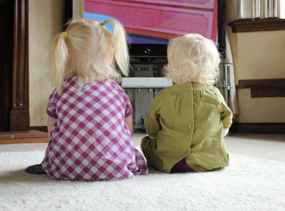 kids-watching-tv